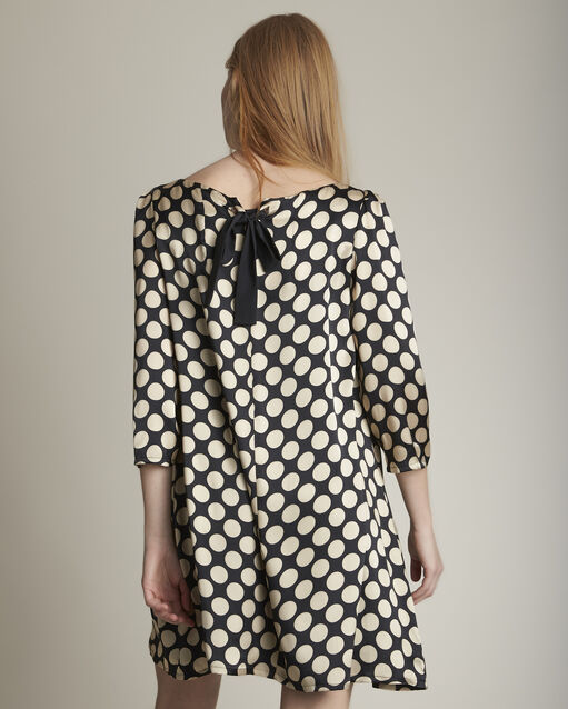 Robe noire à pois en soie rosie noir.