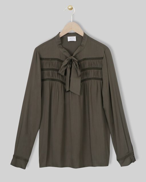 Blouse kaki lavalière et dentelle moulin kaki.