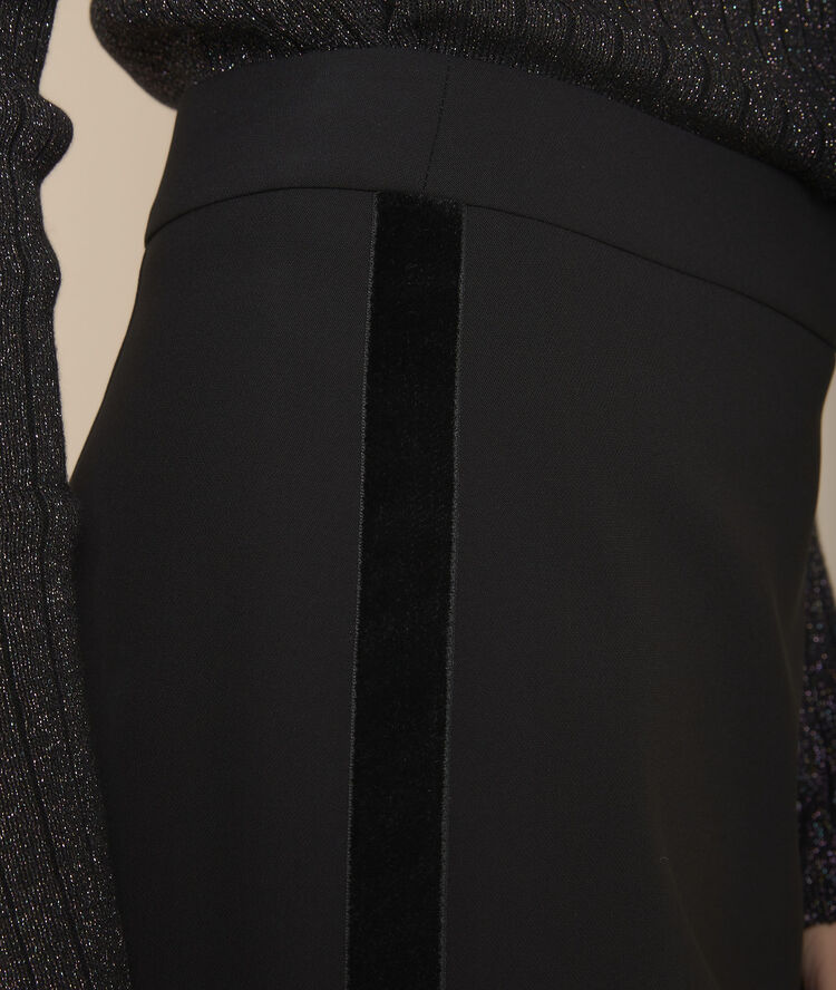 Jupe droite en microfibre velours kathia noir.