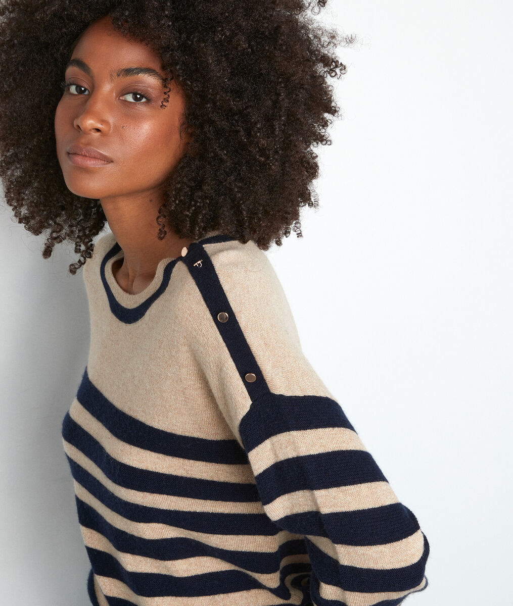 Pull en laine et cachemire rayé beige et bleu Tiffany | 1-2-3 Pull en laine et cachemire rayé beige et bleu Tiffany PhotoZ | 1-2-3