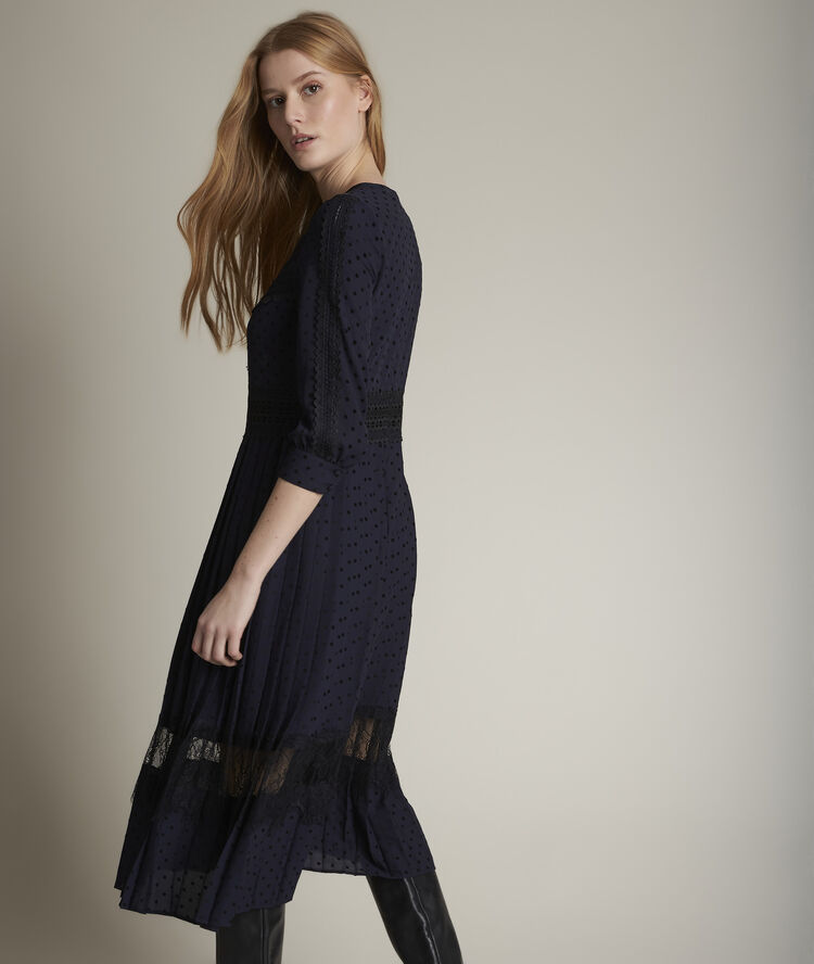 Robe longue en dentelle orka marine.