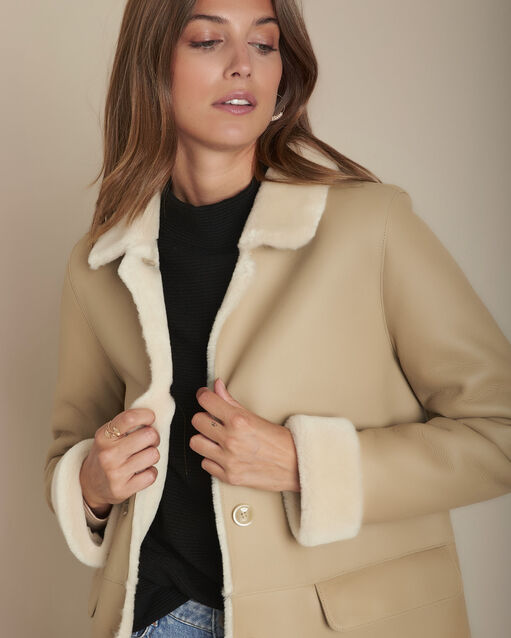 Manteau beige en peau lainée tina ficelle.