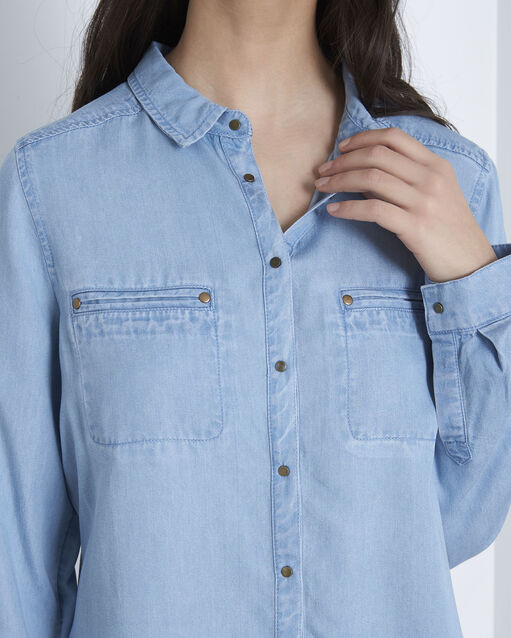 Chemise en jean fluide varsha indigo clair.