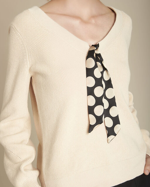 Pull en maille perlée foulard beige.