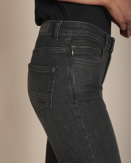 L'iconique slim stylised black sultan noir.