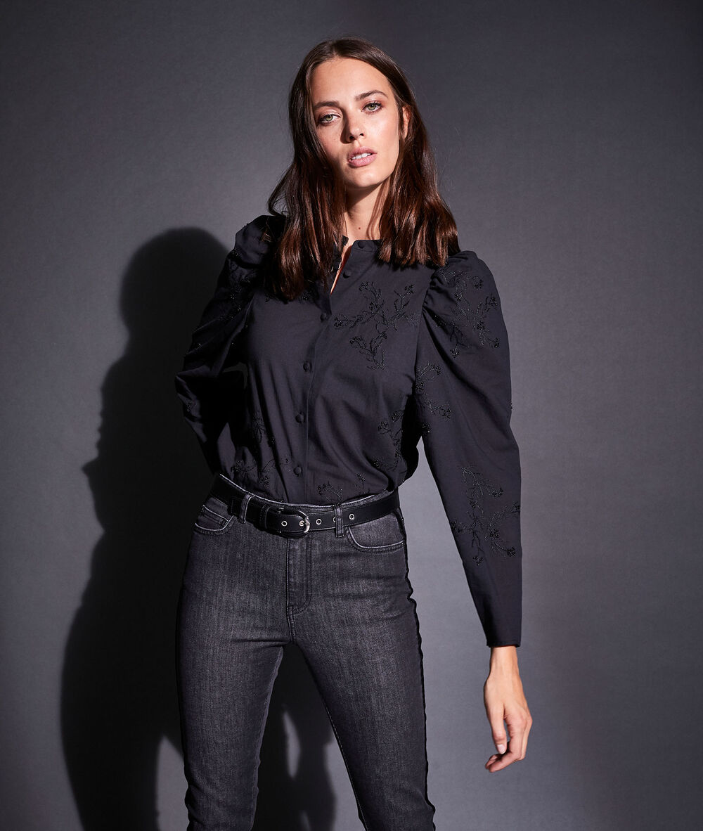 Blouse brodée jo noir.