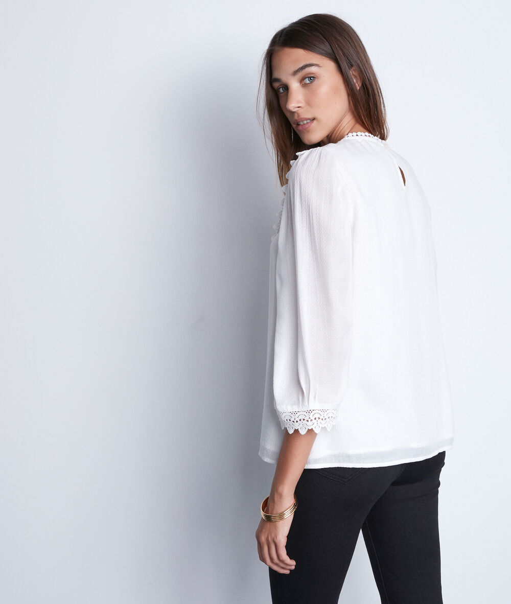 Blouse romantique en dentelle blanche aude ecru.