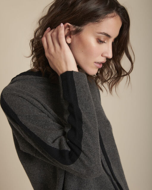 Sweat à capuche laine et cachemire flashback anthracite.