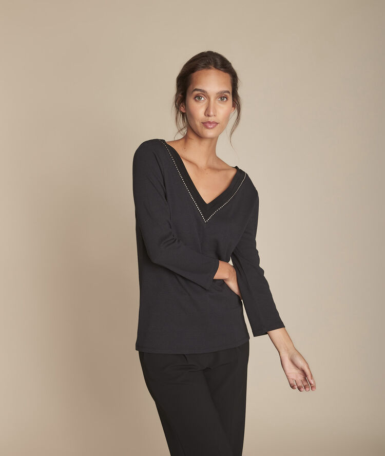 Zwart t-shirt met v-hals en kleine studs carla noir.