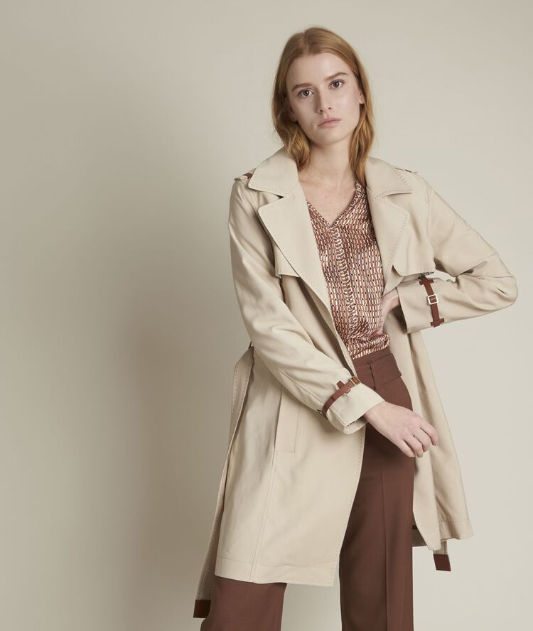 Beige trench met riem fanny greige.