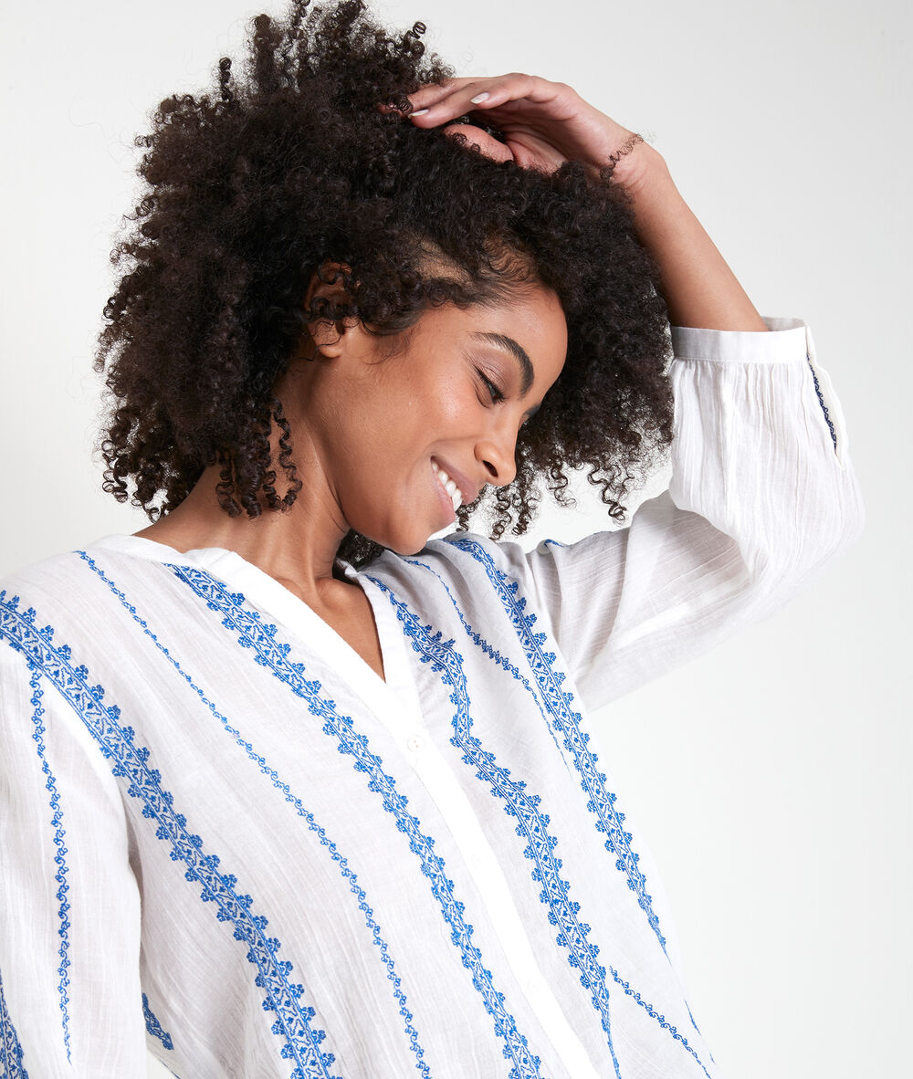 Blouse blanche brodée tahiti denim brut.