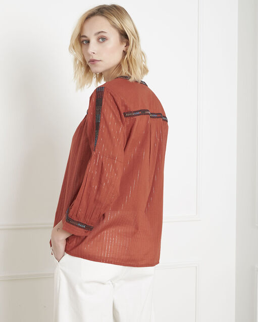 Blouse acajou brodée ethnique varan sable.