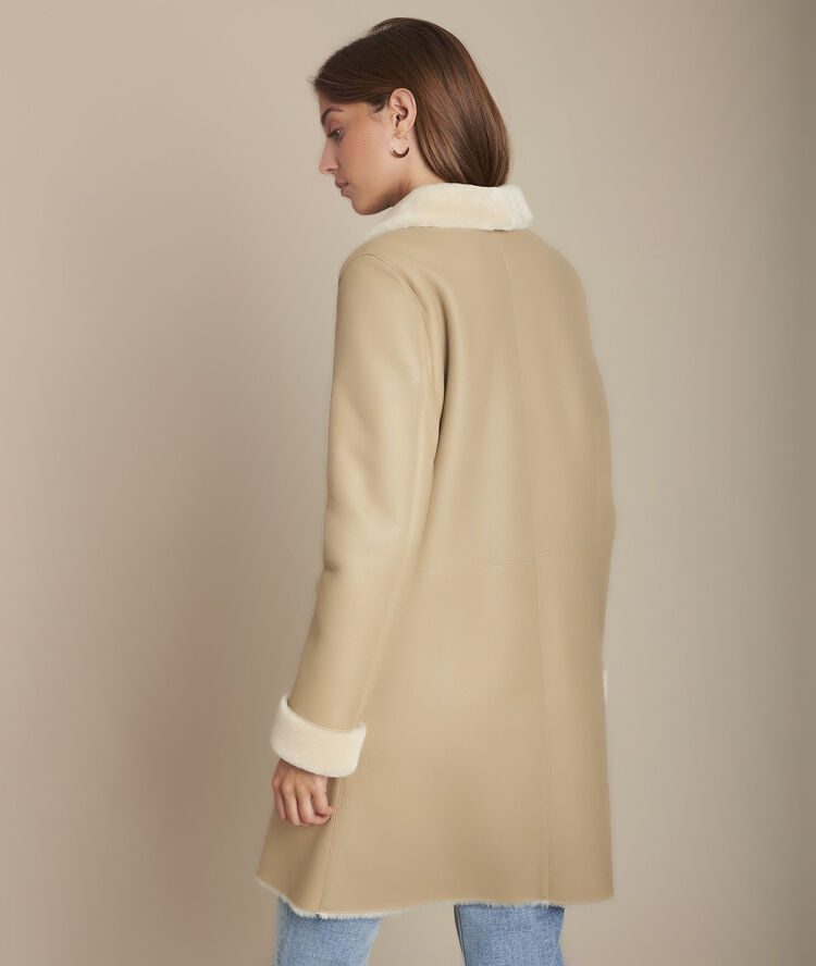 Manteau beige en peau lainée tina ficelle.