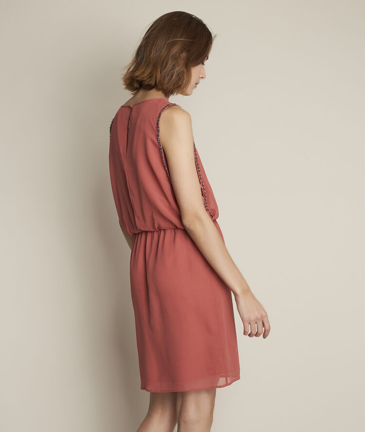 Robe en soie rose ode rose pale.