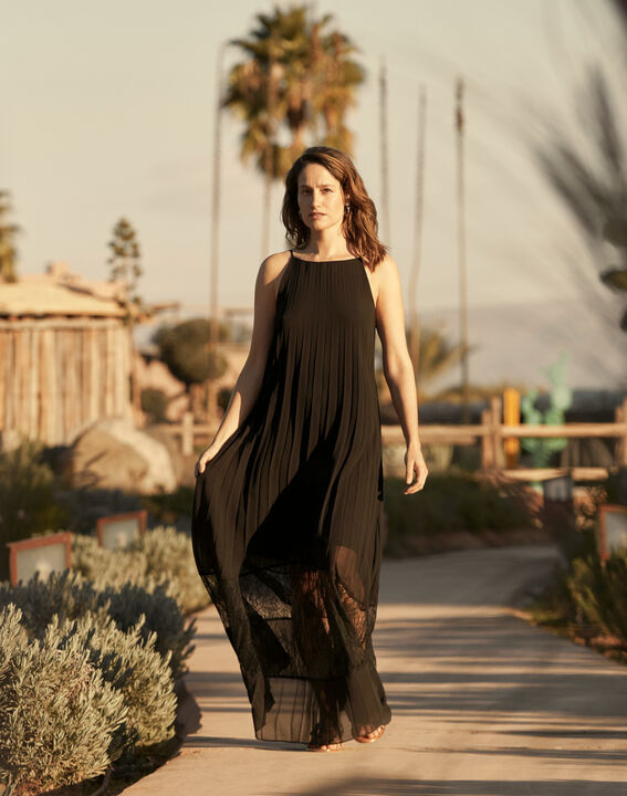 Robe noire plissée longue dentelle Hedda | 1-2-3 Robe noire plissée longue dentelle Hedda PhotoZ | 1-2-3