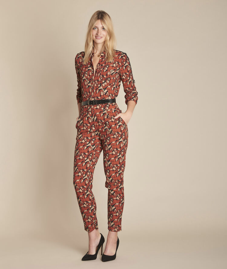 Mahoniebruine jumpsuit met paardenprint idole caramel.