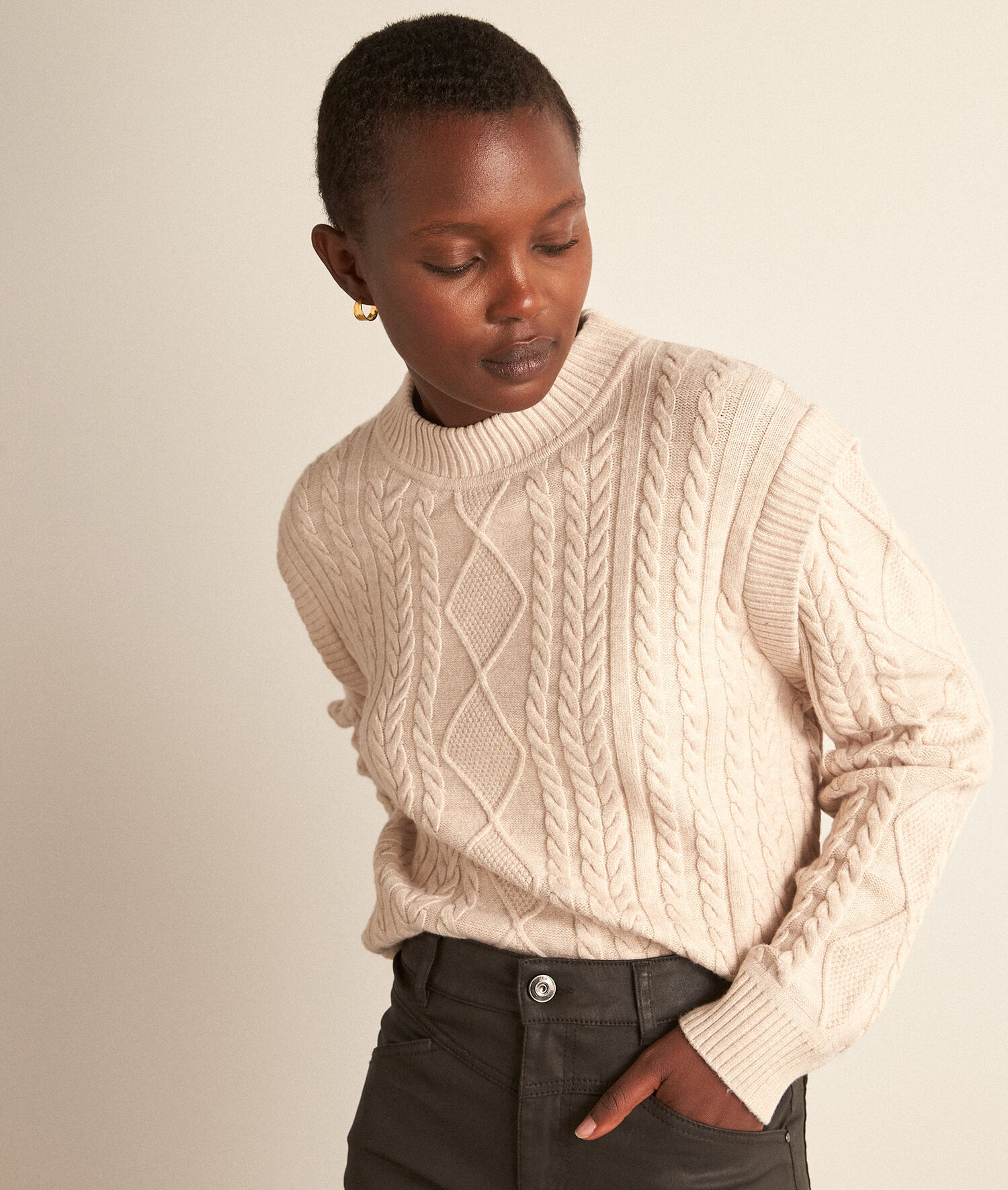 https://www.maison123.com/dw/image/v2/AAWW_PRD/on/demandware.static/-/Sites-UPAP-master/default/dw89497c4b/653499406_x.jpg?sw=1500&sh=1770&strip=false