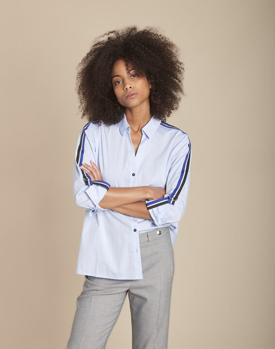 Blouse bleue en popeline galons contrastés Mauranne | 1-2-3 Blouse bleue en popeline galons contrastés Mauranne PhotoZ | 1-2-3