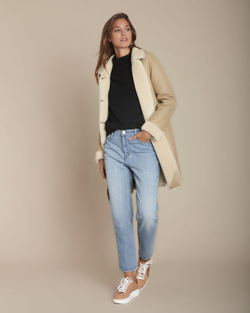 Beiger fellmantel tina hellbraun.