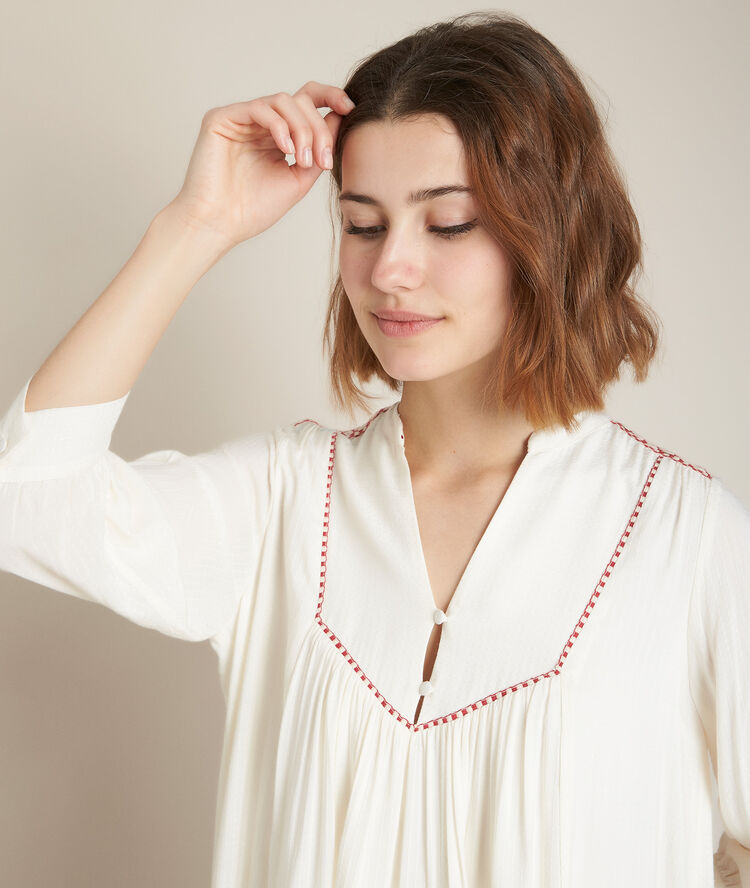 Robe droite brodée clea blanc casse.