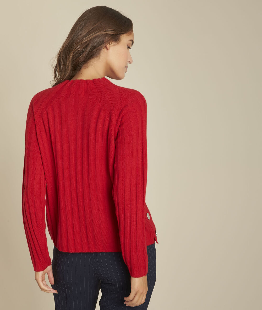 Pull rouge côtelé col montant finesse grenade.
