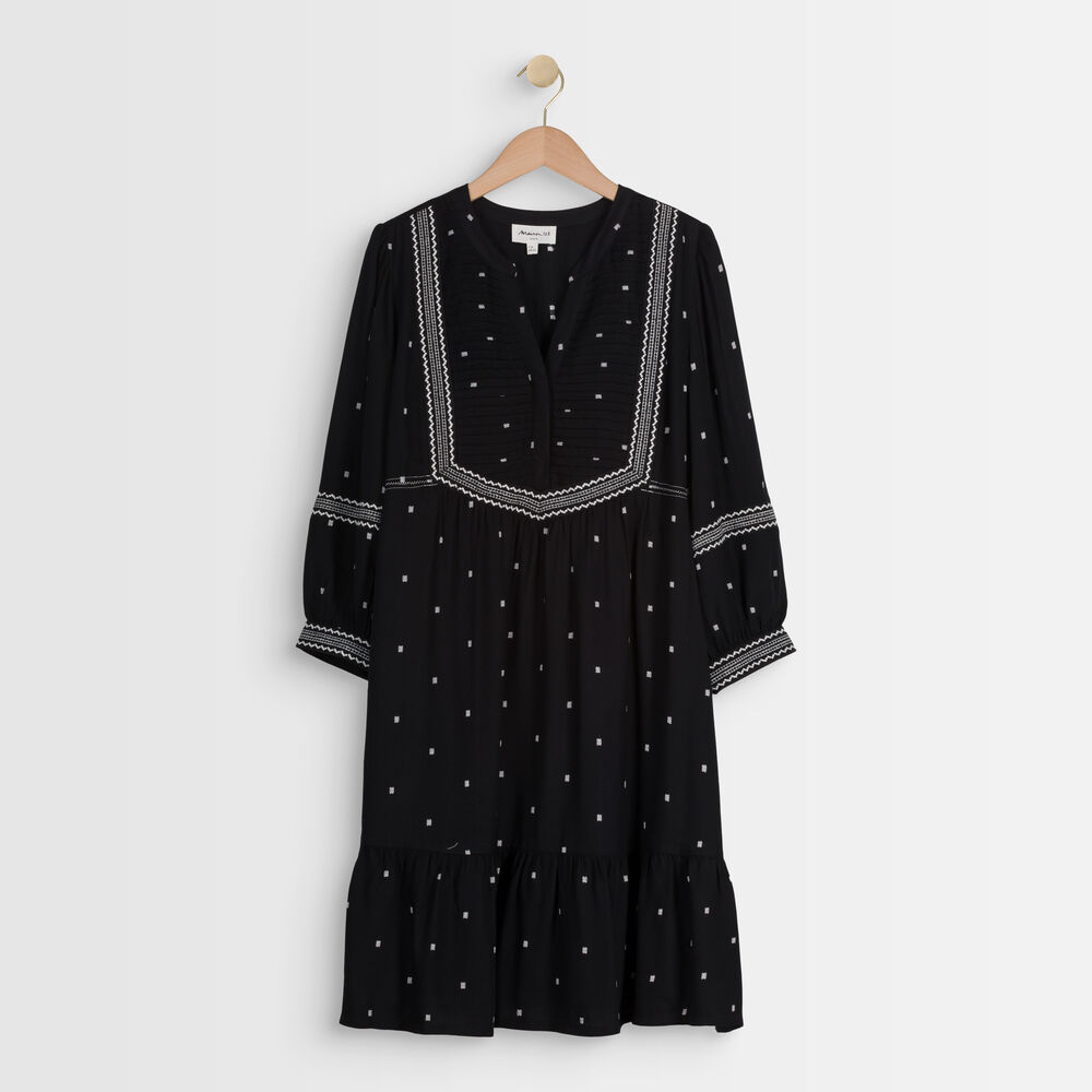 Robe noire brodée larie noir.