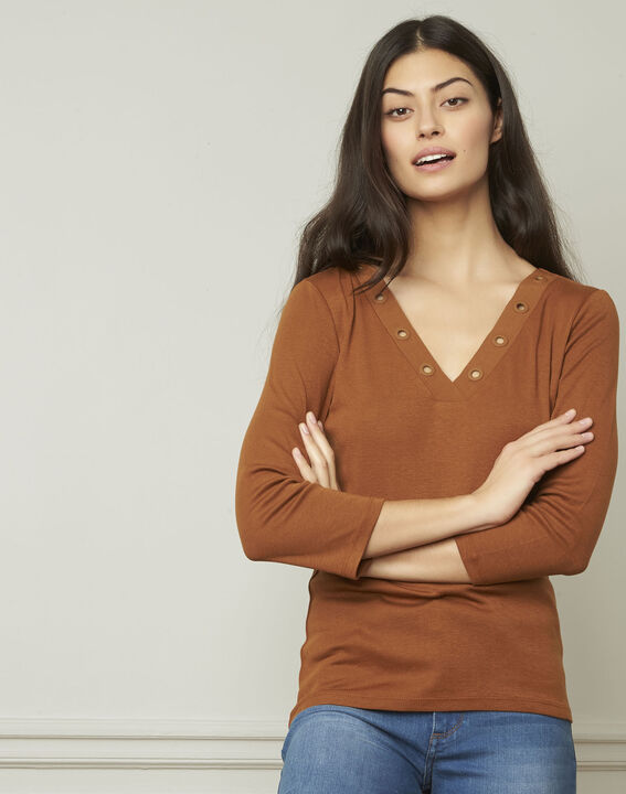Braunes T-Shirt mit V-Ausschnitt mit Ösen Basic | 1-2-3 Braunes T-Shirt mit V-Ausschnitt mit Ösen Basic PhotoZ | 1-2-3