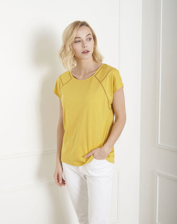 Gelbes T-Shirt, Lochmuster, Provence | 1-2-3 Gelbes T-Shirt, Lochmuster, Provence PhotoZ | 1-2-3