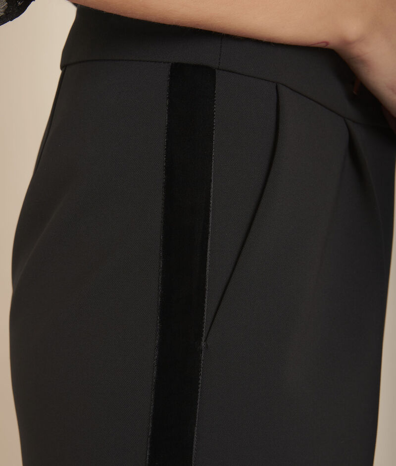 Short en microfibre détails velours emir noir.