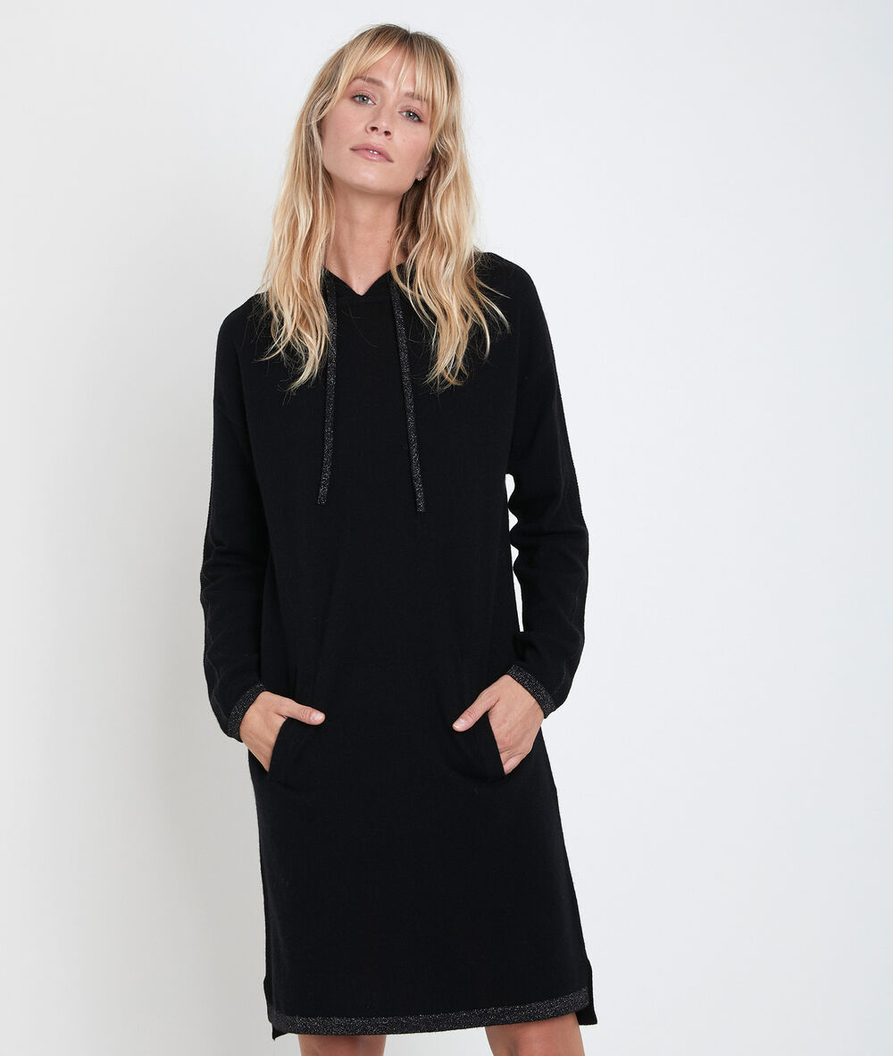 Robe en cachemire à capuche rituel noir.