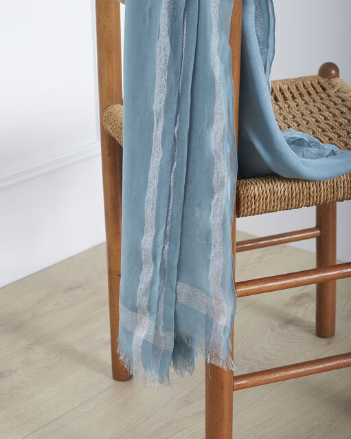 Foulard bleu ciel en viscose détail lurex orelia celadon.