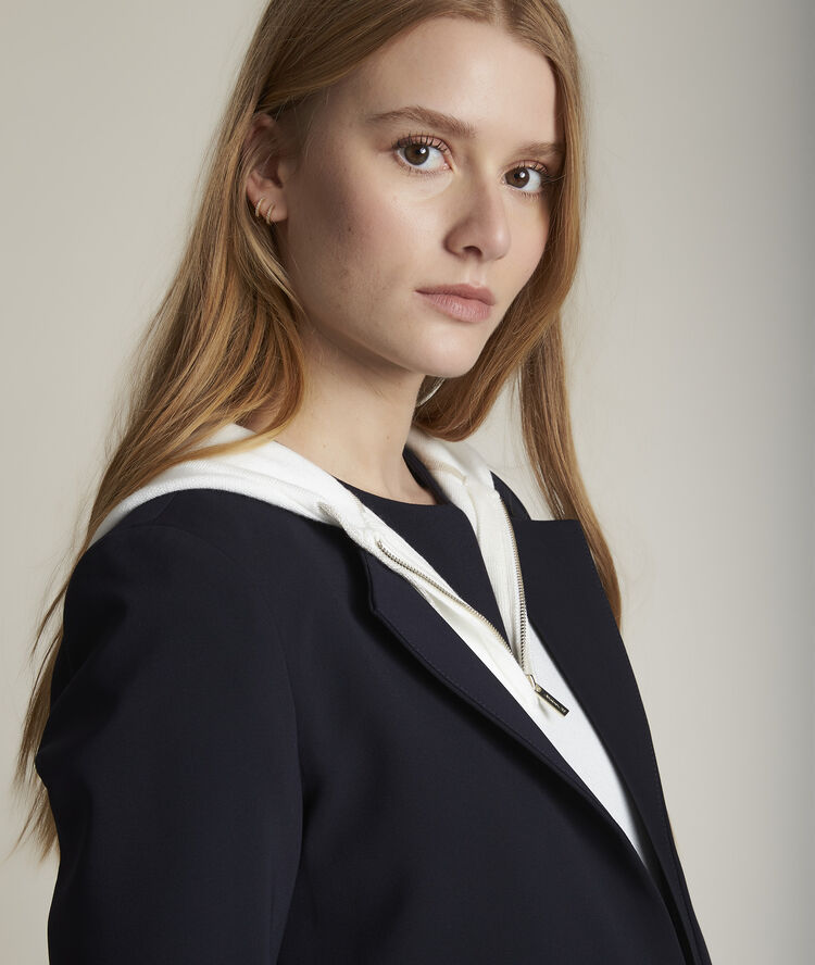 Veste en microfibre charme marine.