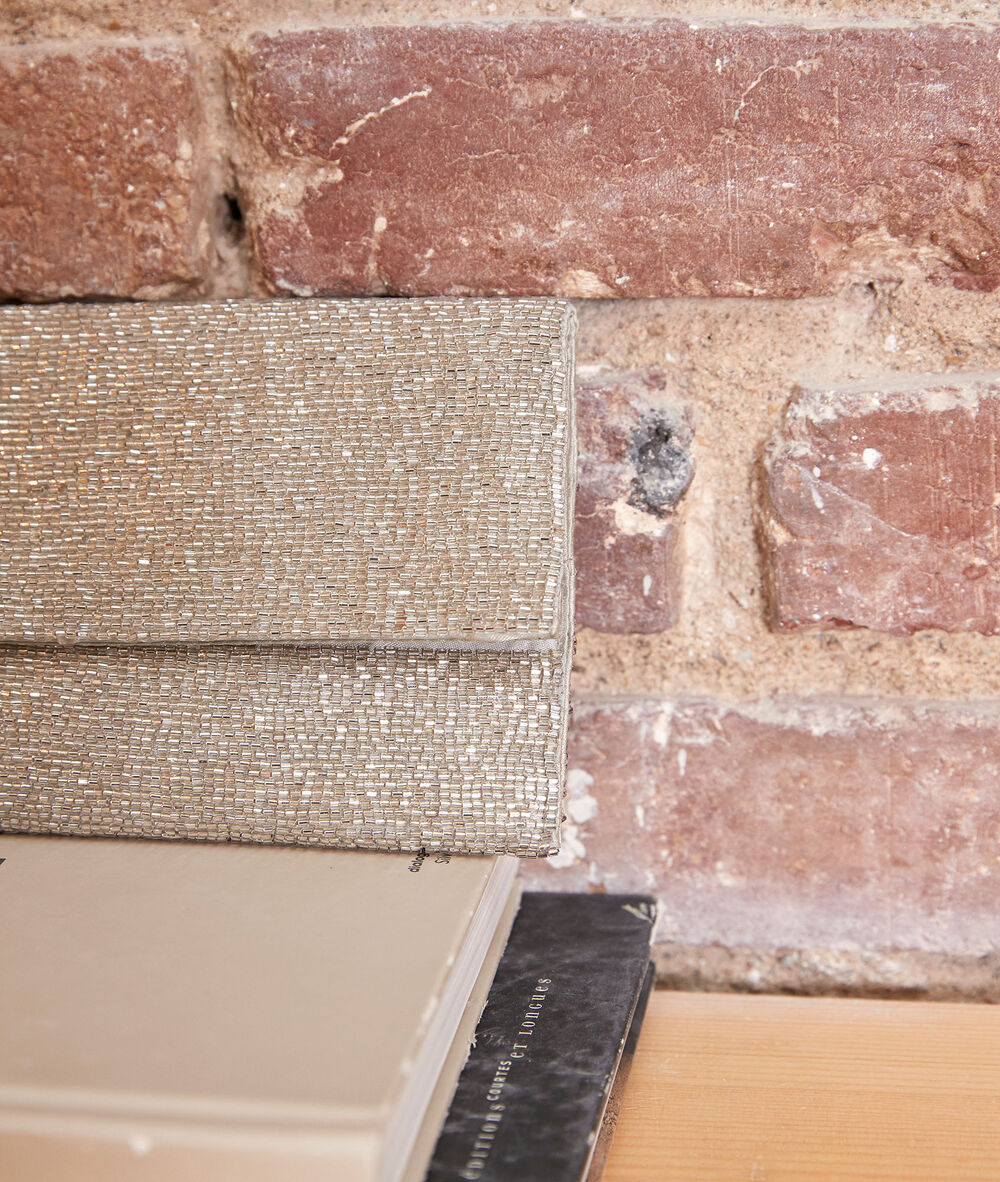 Pochette perl&eacute;e habie ecru.