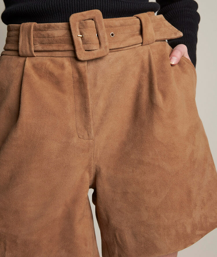 Short en cuir velours imani camel clair.