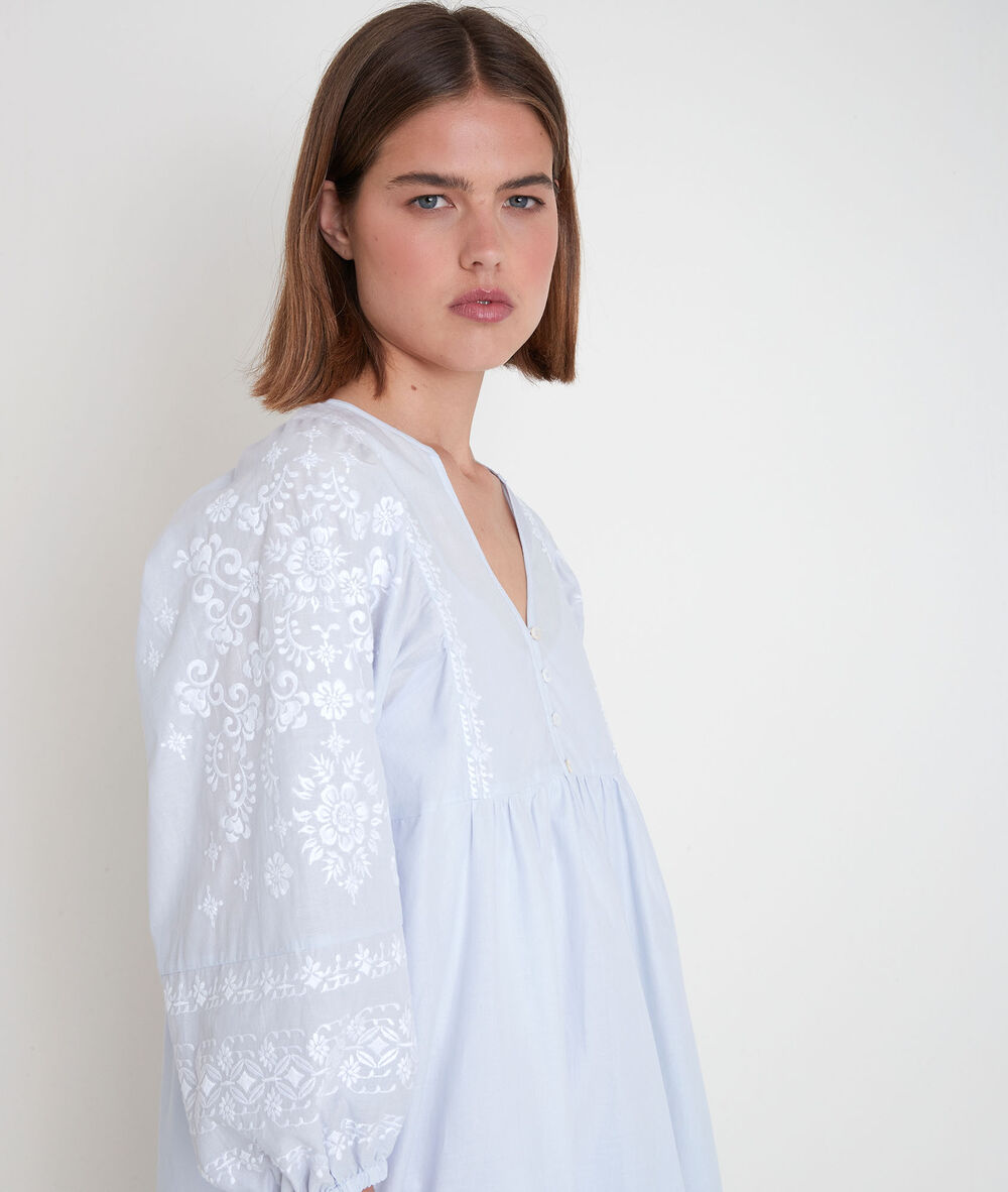 Robe courte brodée bleu pâle samantha pure bleached.