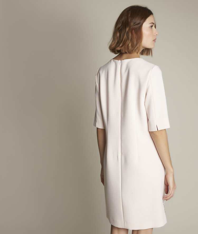 Robe poudre compacte corinne nude.