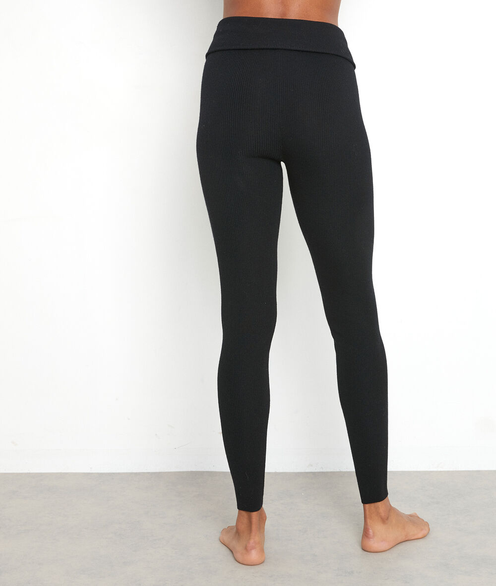 Zwarte broek van wollen ribstof in leggingmodel theo noir.