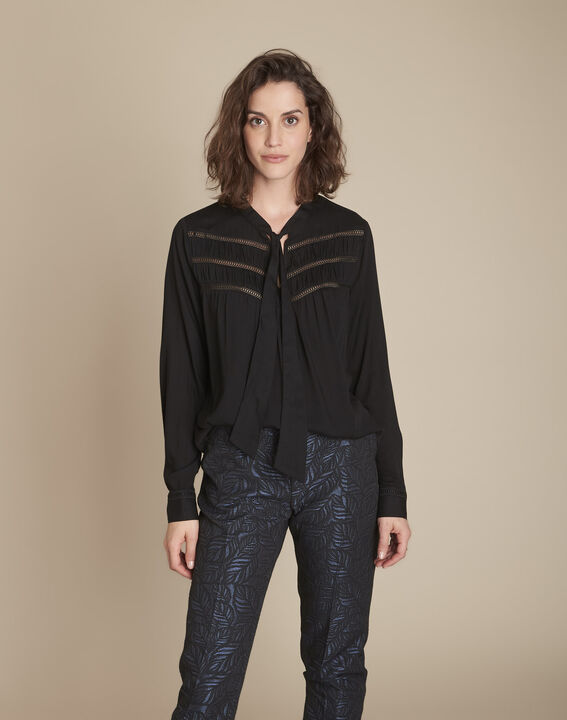 Blouse noire lavallière et dentelle Moulin | 1-2-3 Blouse noire lavallière et dentelle Moulin PhotoZ | 1-2-3
