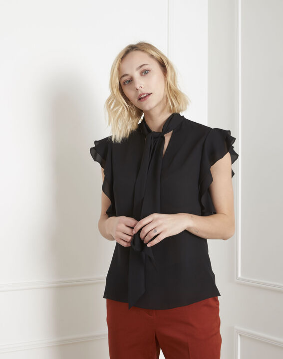 Blouse noire volants et col lavallière Valina | 1-2-3 Blouse noire volants et col lavallière Valina PhotoZ | 1-2-3