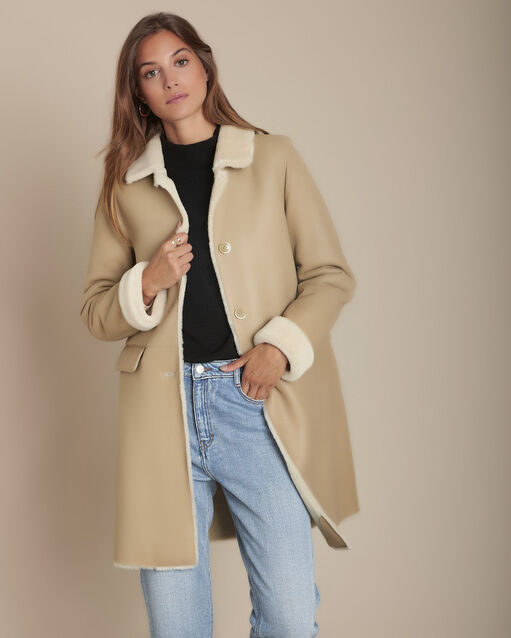 Beiger fellmantel tina hellbraun.