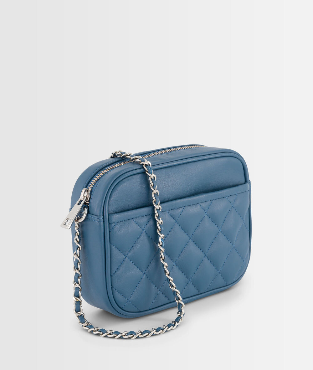 Pochette en cuir matelassée ciel dan ciel.