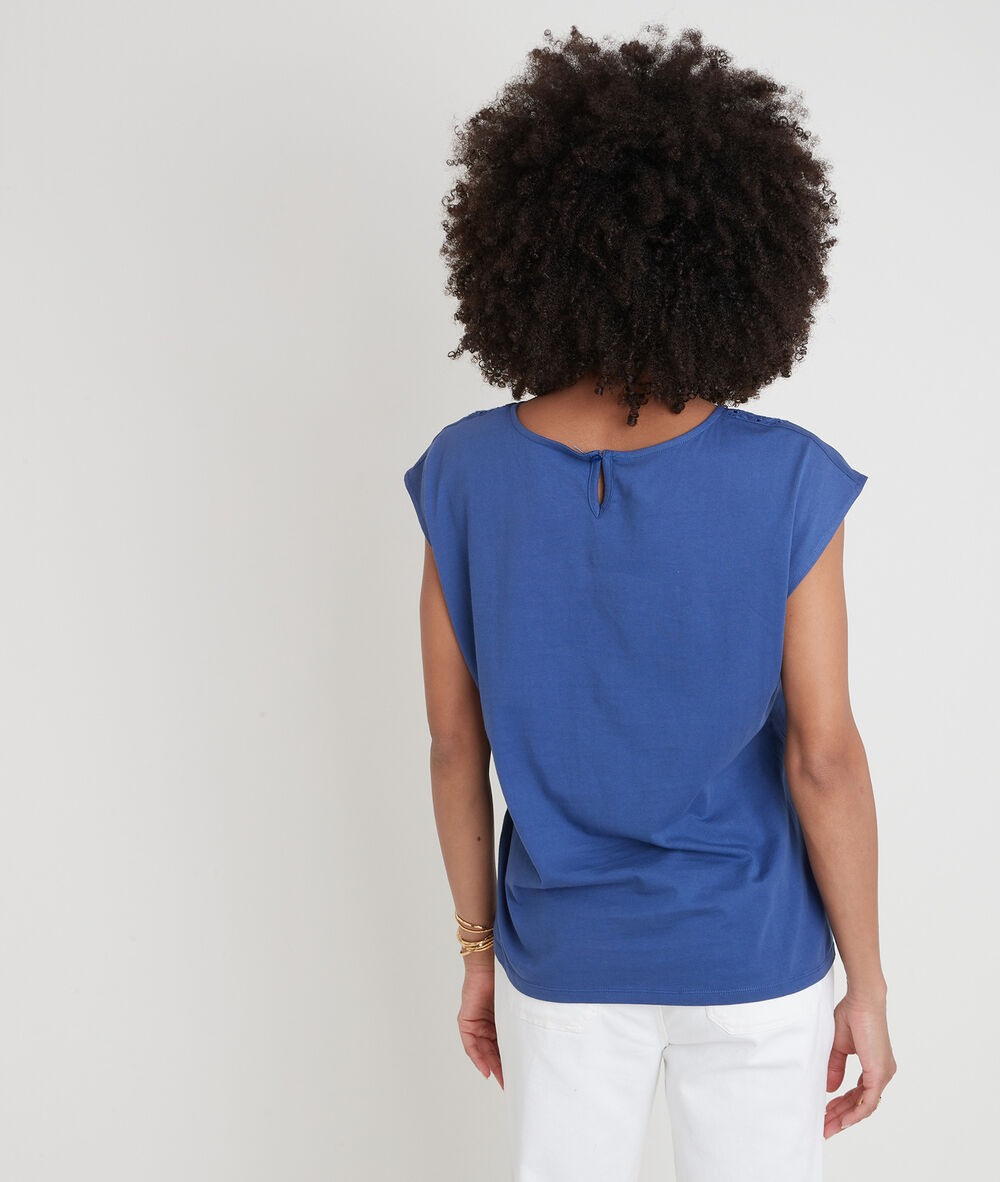 T-shirt bimatière en coton brodé bleu camille denim brut.