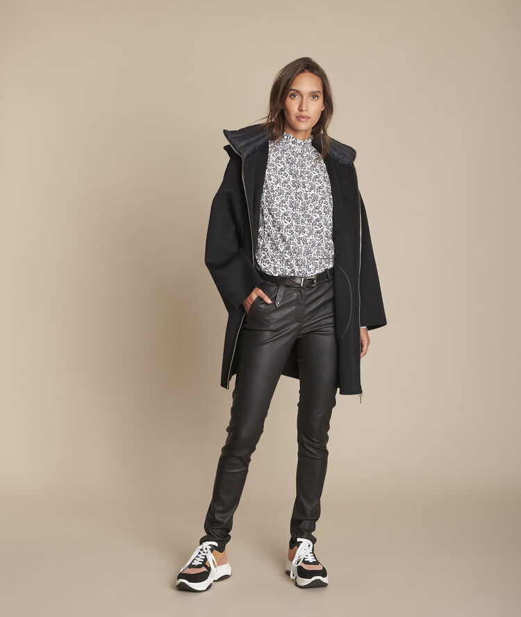 Ecrufarbene bluse mit plumenprint und kräuselfalten am kragen manthia ecru.
