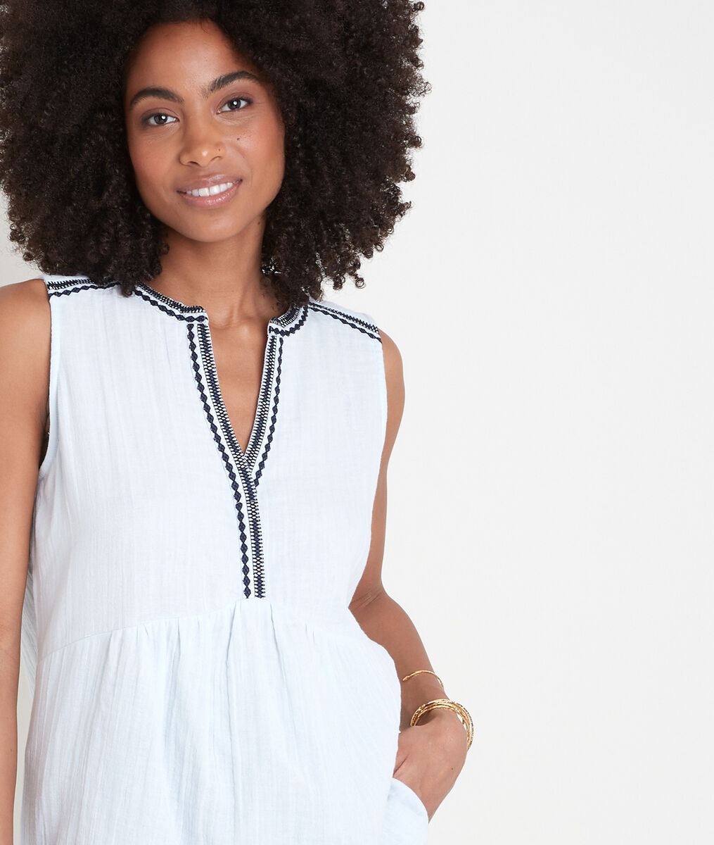 Lichtblauwe geborduurde blouse zonder mouwen Alia | 1-2-3 Lichtblauwe geborduurde blouse zonder mouwen Alia PhotoZ | 1-2-3
