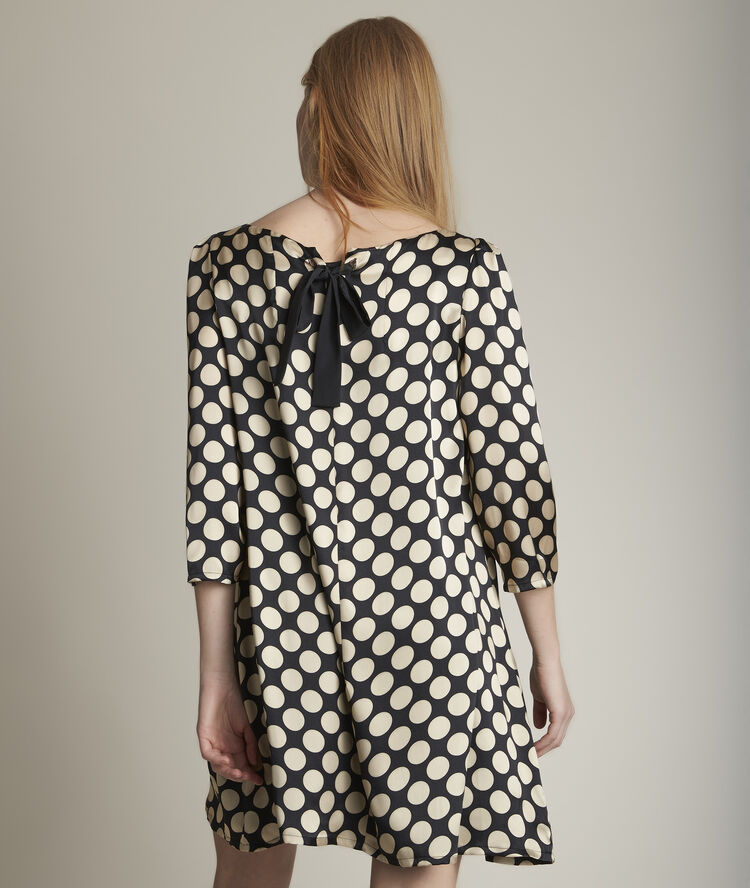 Robe en soie à pois rosie noir.