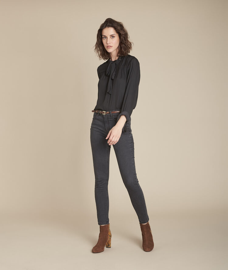 Zwarte overhemd met sluiting met oogjes en sjaaltje maud noir.