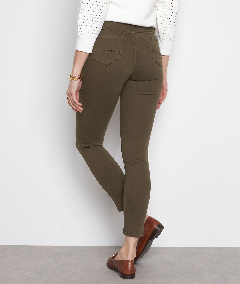 L'iconique slim satin de coton biologique et recyclé kaki sultan kaki.