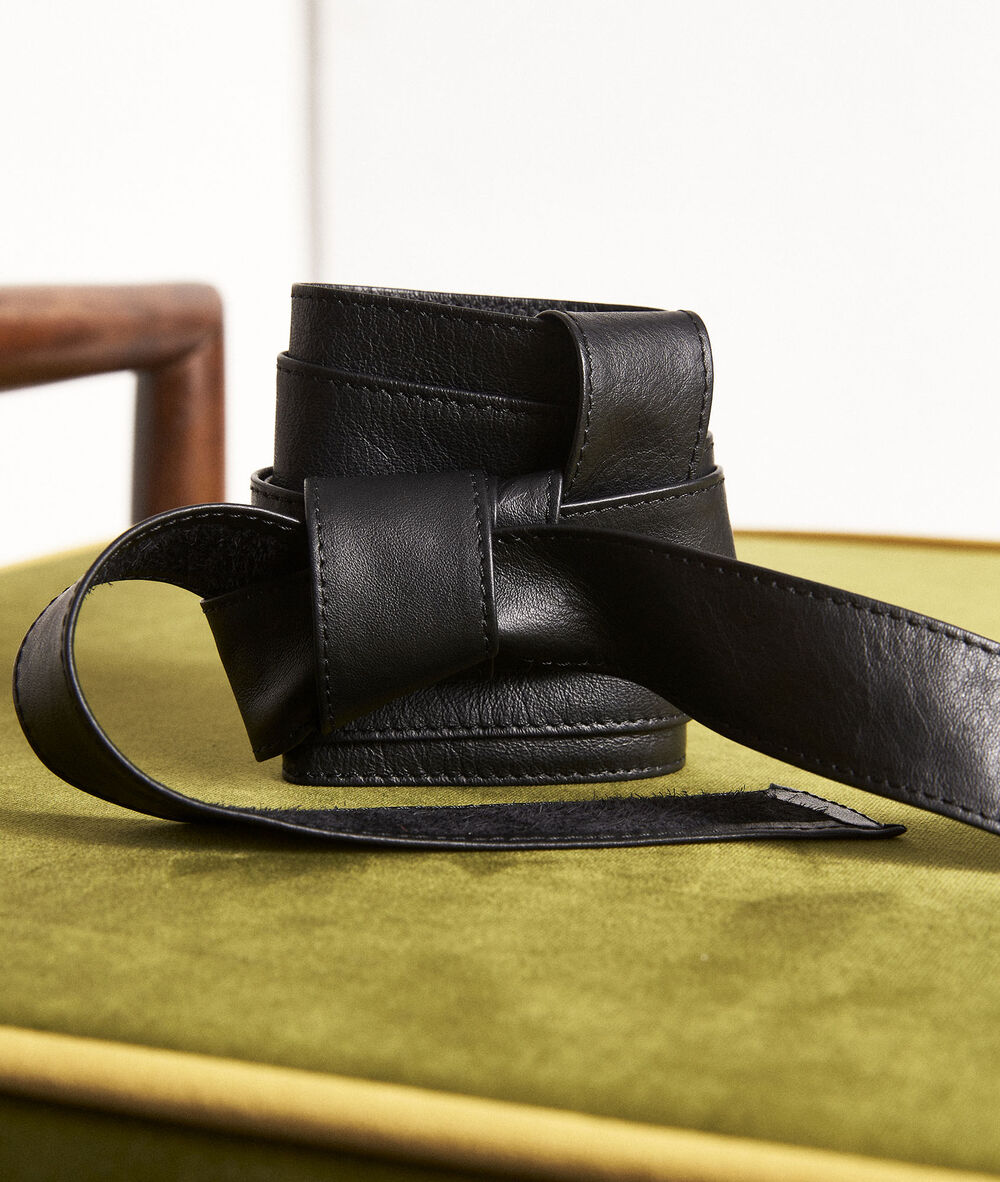 Zwarte lederen riem om vast te knopen raul zwart.