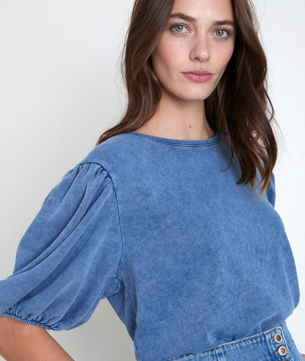 Top bleu à manches bouffantes inaya denim brut.