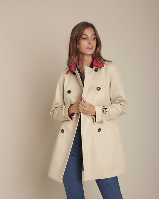 Kurzer, havannabrauner trenchcoat mit kragen in kontrastfarbe quoralie camel.